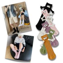Carica l'immagine nel visualizzatore di Gallery, Divertenti calzini con mani magnetiche - Ozerty