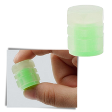 Carica l&#39;immagine nel visualizzatore di Gallery, 4 Coprivalvole luminosi per auto
