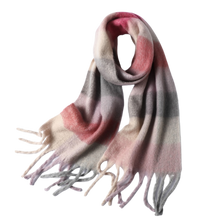 Carica l&#39;immagine nel visualizzatore di Gallery, Sciarpa invernale da donna a quadri
