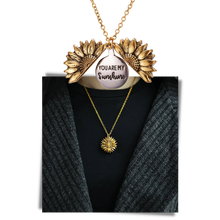 Carica l&#39;immagine nel visualizzatore di Gallery, Ciondolo a forma di girasole
