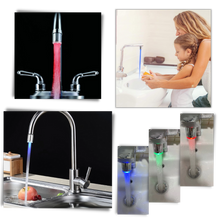 Carica l&#39;immagine nel visualizzatore di Gallery, Ugello del rubinetto con sensore di temperatura che cambia colore - Ozerty
