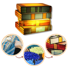 Carica l&#39;immagine nel visualizzatore di Gallery, Lampada a libri impilati senza tempo - Ozerty
