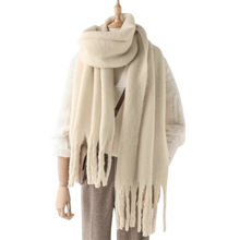 Carica l&#39;immagine nel visualizzatore di Gallery, Sciarpa da donna Cozy Elegance -Bianco latte - Ozerty

