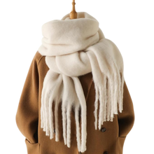 Carica l&#39;immagine nel visualizzatore di Gallery, Sciarpa da donna Cozy Elegance -Bianco - Ozerty

